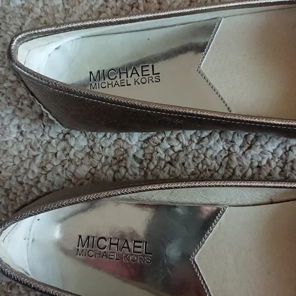 Michael Michael KORS "FULTON" Metallic SILVER MK logo Moccasins size 7M - Picture 9 of 12